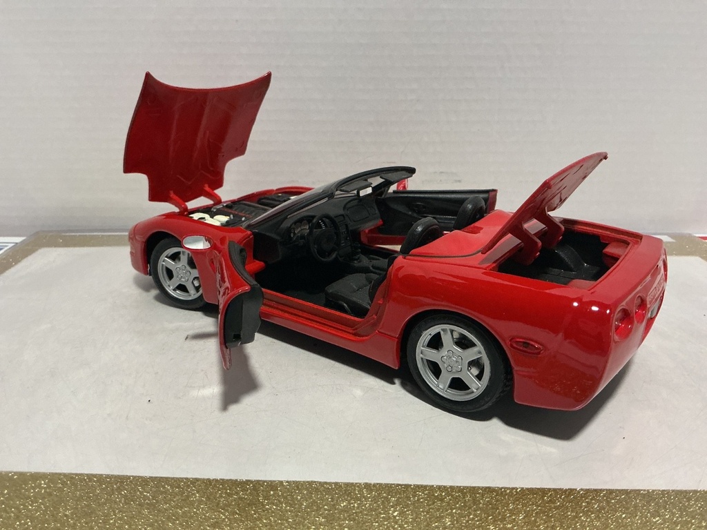 1/18 MAISTO ‘98 CORVETTE RED ON BLACK image
