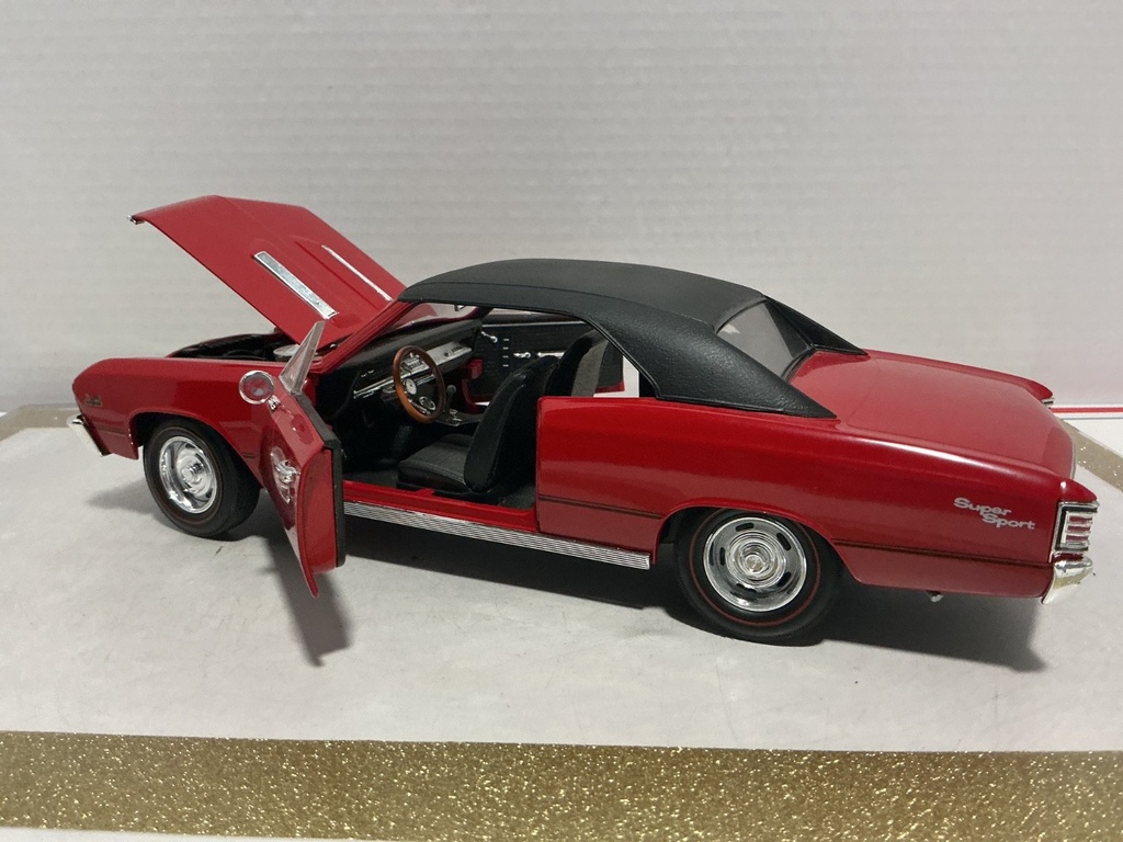 1/18 ERTL CHEVROLET CHEVELLE RED ON BLACK image