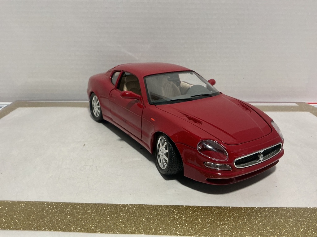 1/18 BURGO MASERATI 3200 GT 1998 RED ON TAN image