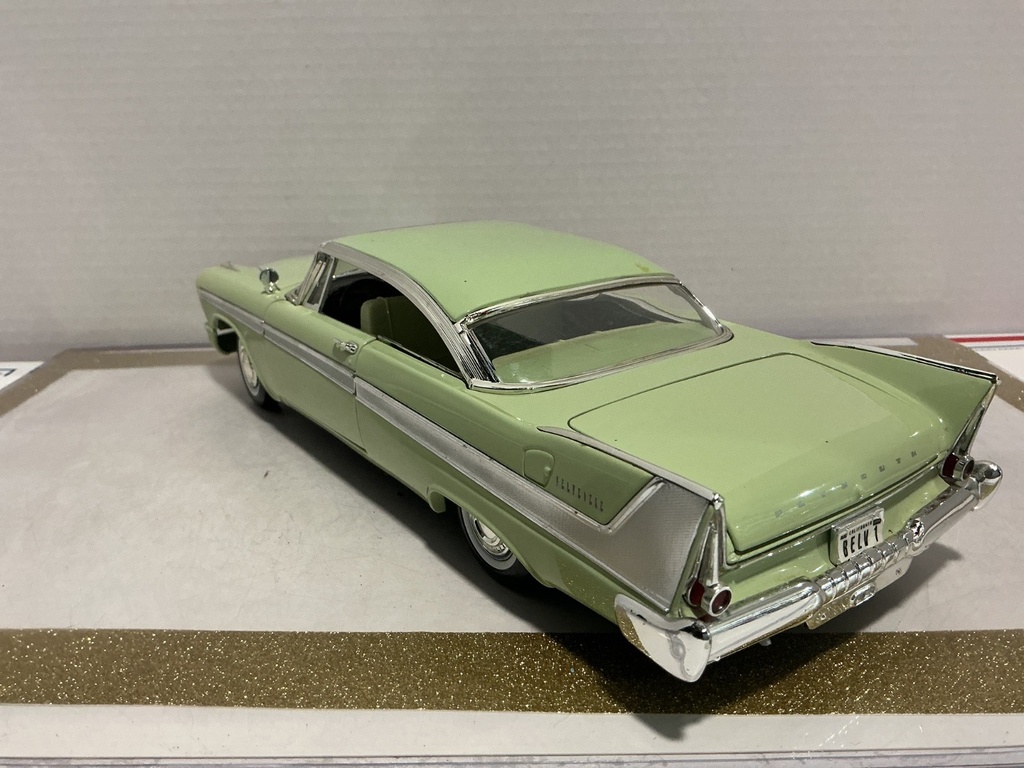 1/18 ERTL 1958 PLYMOUTH BELVEDERE LIGHT GREEN ON CREAM image