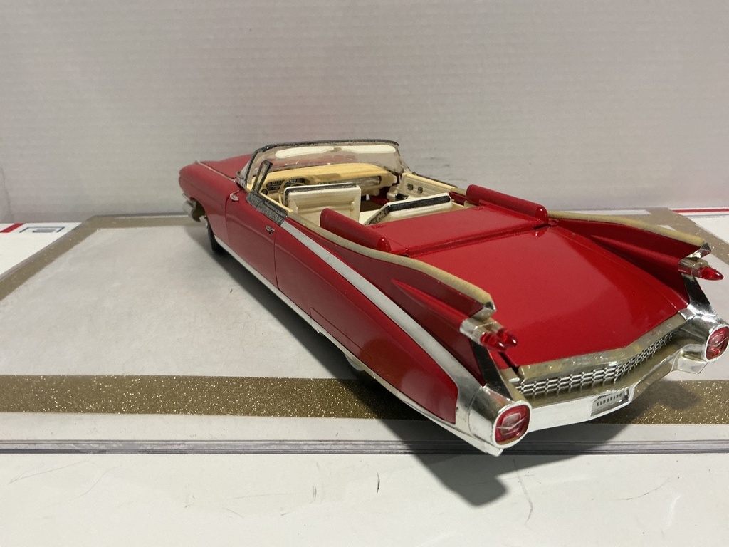 1/18 MAISTO CADILLAC ELDOADO BIARRITZ 1958 RED ON CREAM *JUNKYARD/PARTS CAR* image