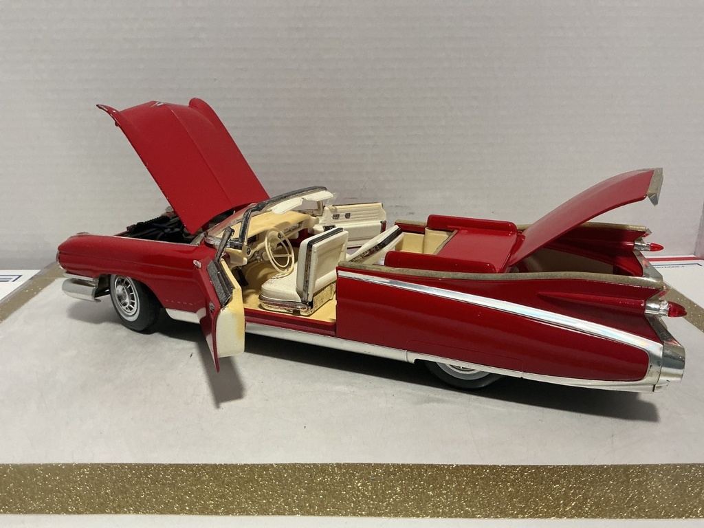 1/18 MAISTO CADILLAC ELDOADO BIARRITZ 1958 RED ON CREAM *JUNKYARD/PARTS CAR* image