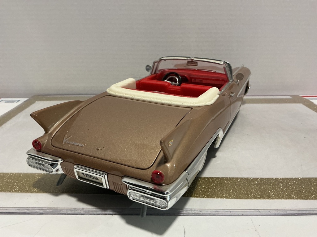 1/18 ROAD LEGENDS 1958 CADILLAC ELDORADO SEILLE LIGHT BROWN ON RED/CREAM image