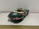 1/18BURAGO JAGUAR ‘E’ 1961 GREEN ON TAN image