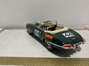 1/18BURAGO JAGUAR ‘E’ 1961 GREEN ON TAN image