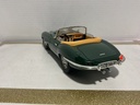 1/18BURAGO JAGUAR ‘E’ 1961 GREEN ON BROWN image