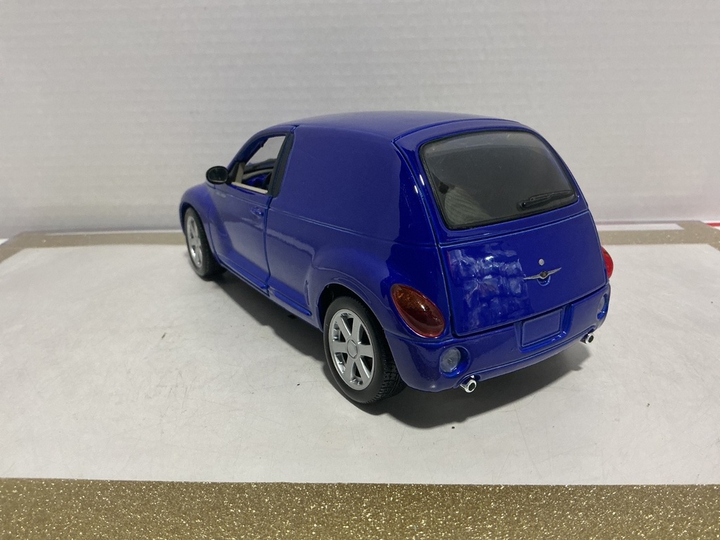 1/18 MAISTO CHRYSLER PANEL CRUISER 2000 BLUE ON GREY image