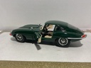 1/18 BURAGO JAGUAR “E” 1961 GREEN ON TAN image