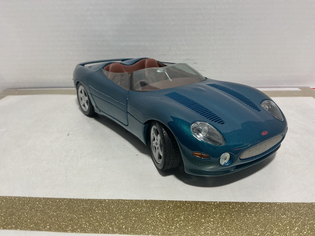 1/18 MAISTO JAGUAR XK 180 BLUE ON BROWN image