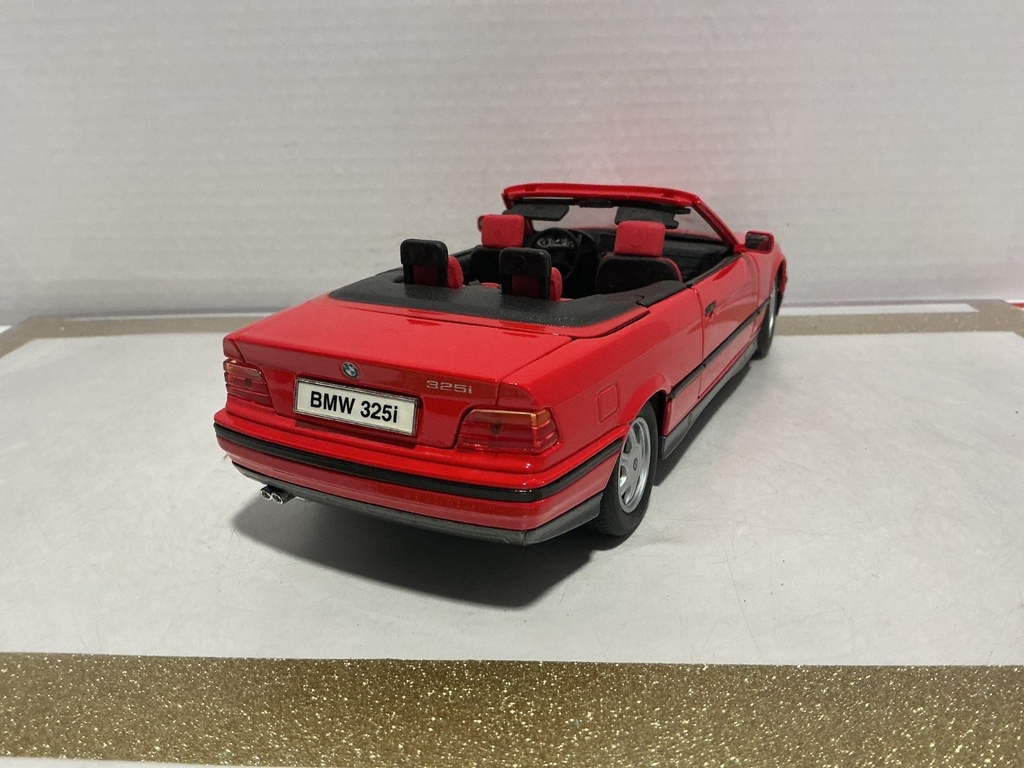 1/18 MAISTO BMW 325I CONVERTIBLE 1993 RED ON RED/BLACK image