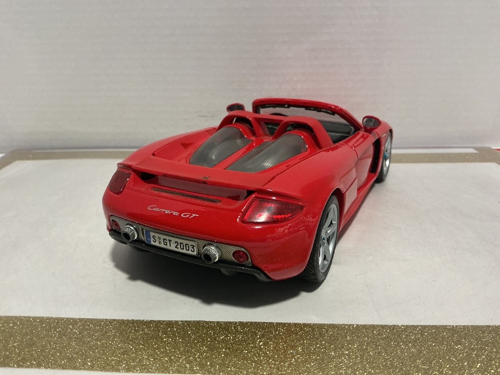 1/18 MAISTO PORSCHE CARRERA GT RED ON BLACK image