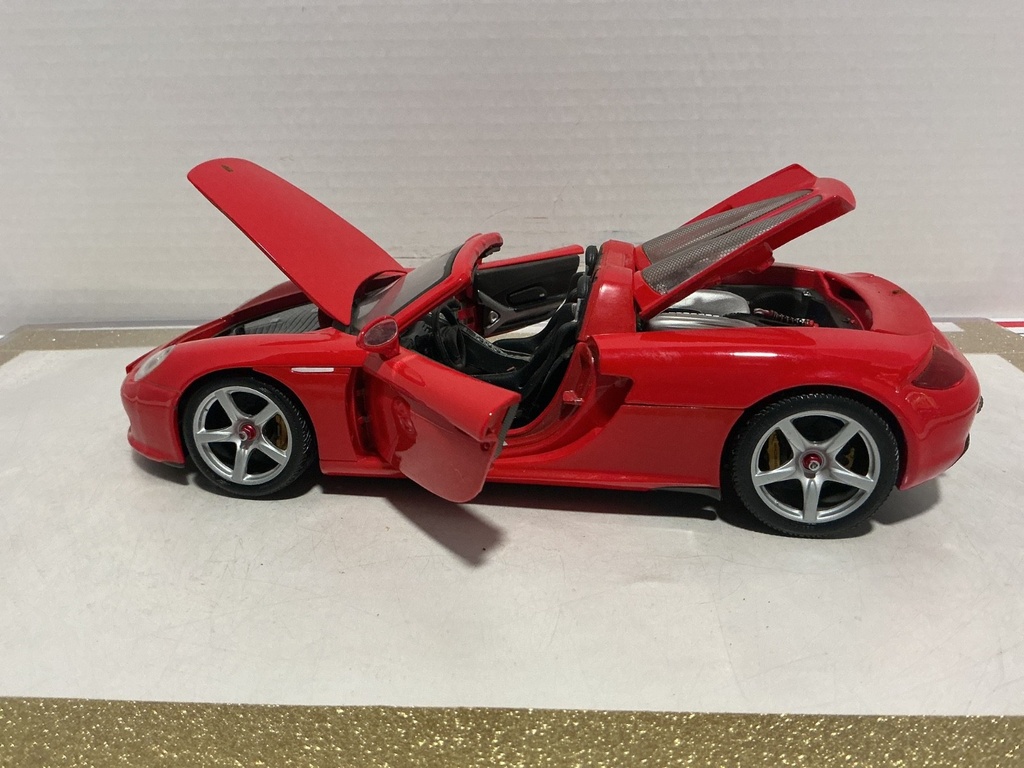 1/18 MAISTO PORSCHE CARRERA GT RED ON BLACK image