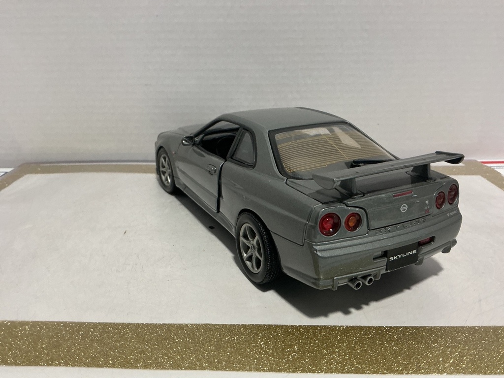 1/18 MOTO MAX NISSAN SKYLINE GTR SILVER ON BLACK image