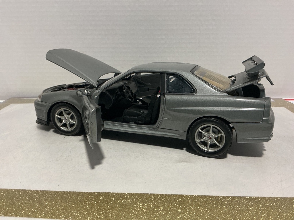1/18 MOTO MAX NISSAN SKYLINE GTR SILVER ON BLACK image