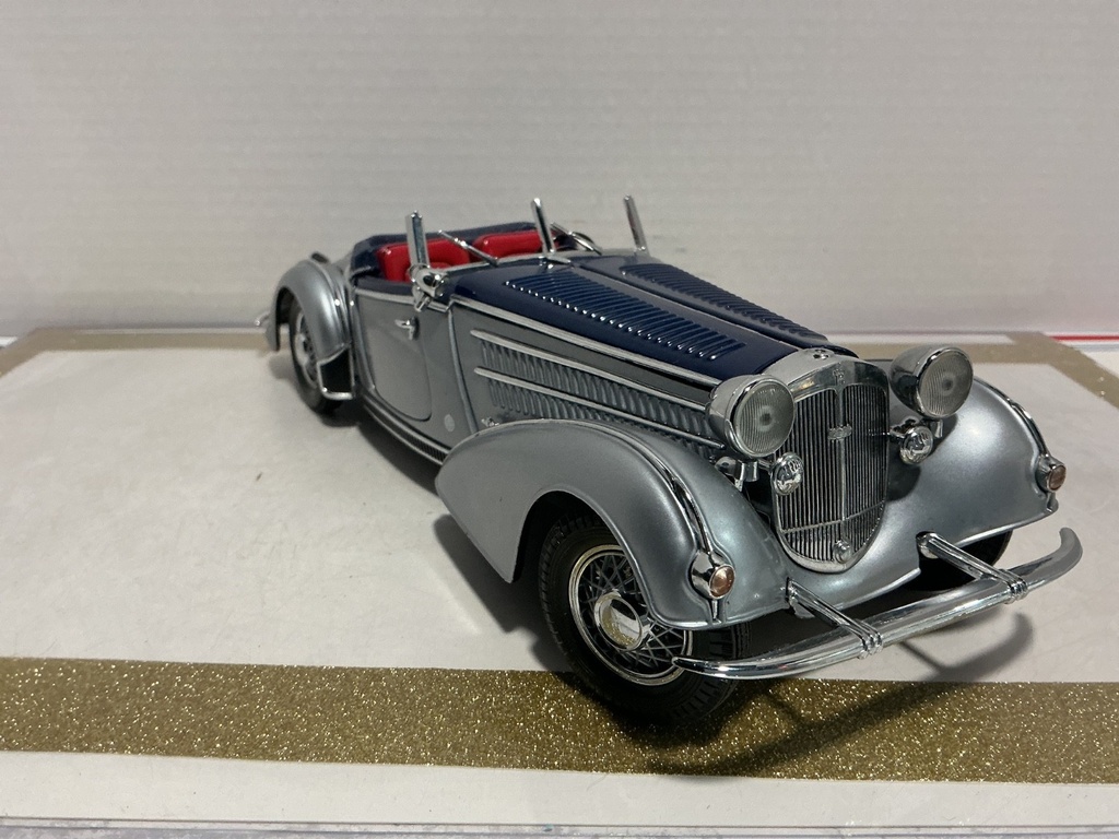 1/18 SUN SAR 1938 HORCH 855 SILVER/BLUE ON RED JUNKYARD/PARTS CAR image