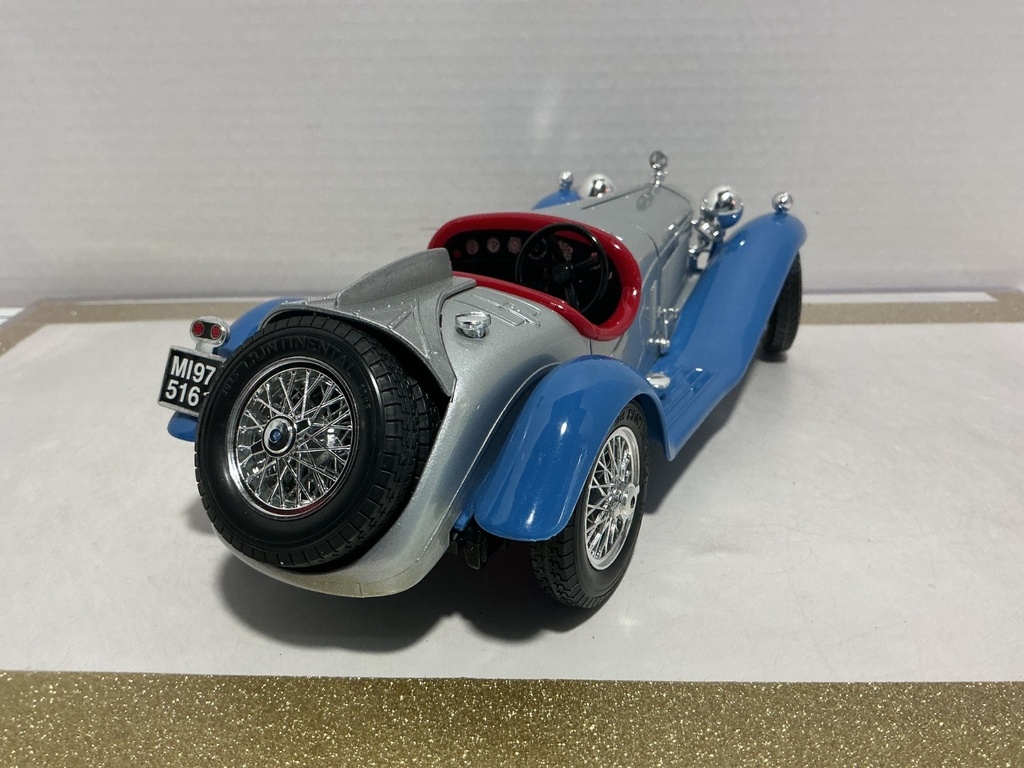 1/18 BURAGO ALFA ROMEO 2300 SPIDER 1932 BLUE/SILVER ON RED JUNKYARD/PARTS CAR image