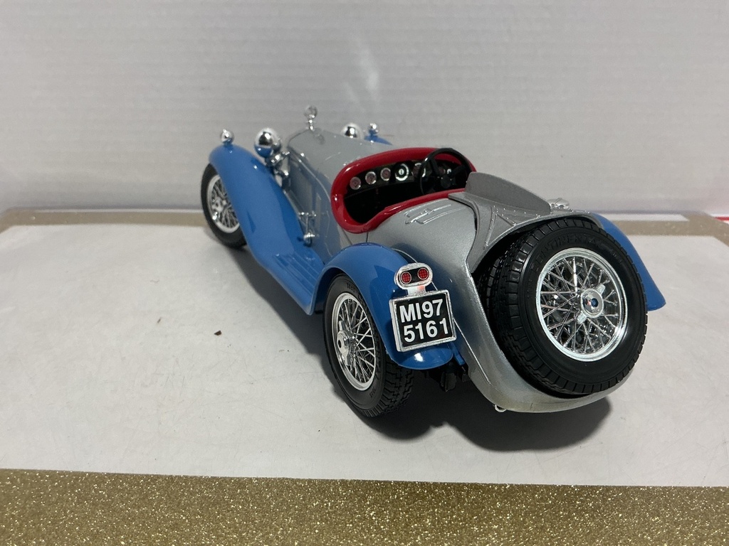 1/18 BURAGO ALFA ROMEO 2300 SPIDER 1932 BLUE/SILVER ON RED JUNKYARD/PARTS CAR image