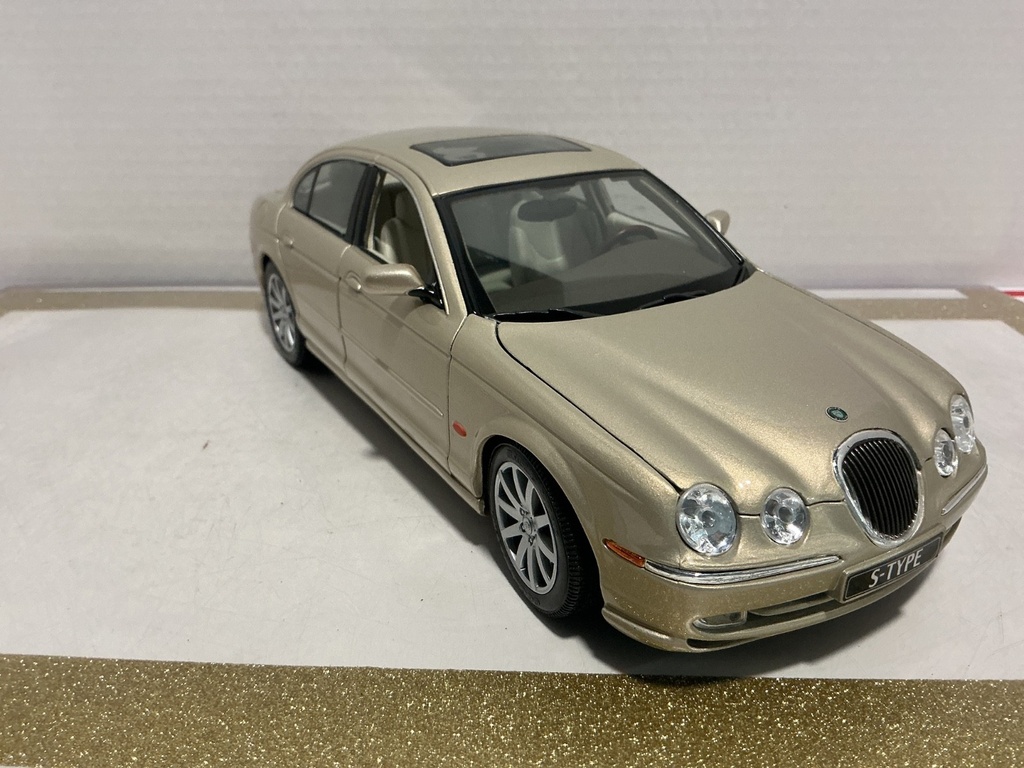 1/18 MAITO JAGUAR S-TYPE CREAM ON CREAM image