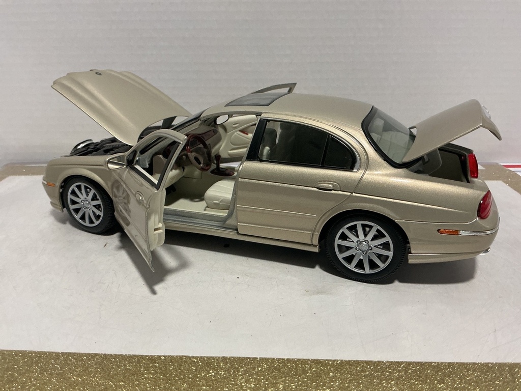 1/18 MAITO JAGUAR S-TYPE CREAM ON CREAM image