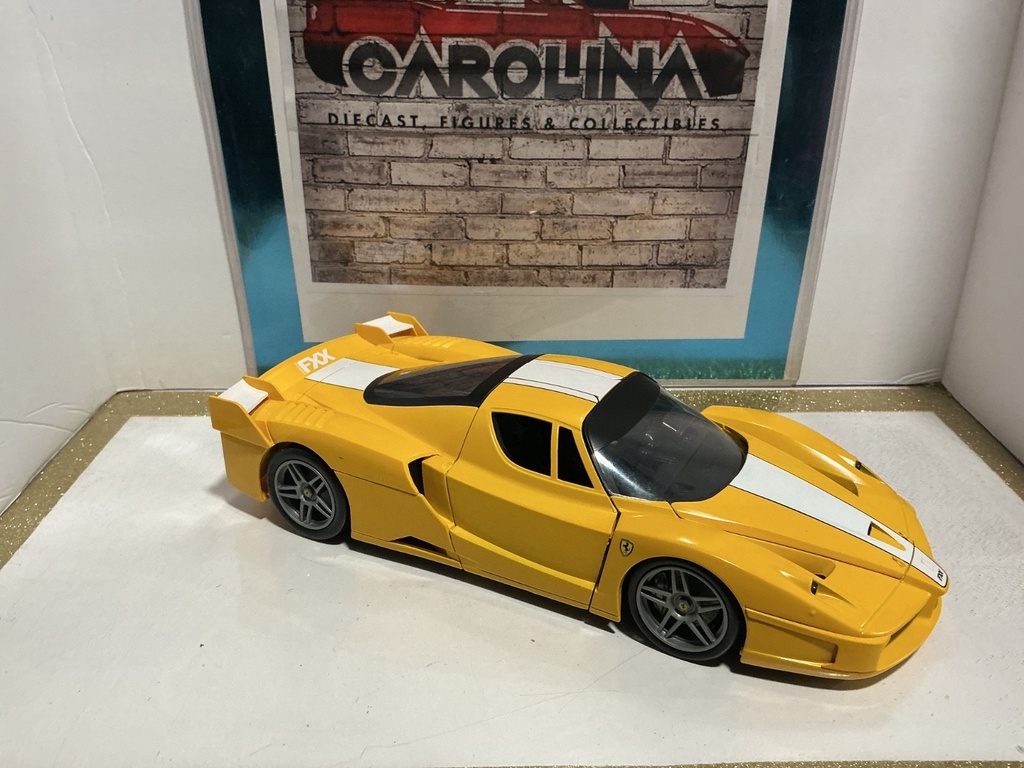1:18 HOTWHEELS ELITE FERRARI FXX YELLOW ON BLACK image