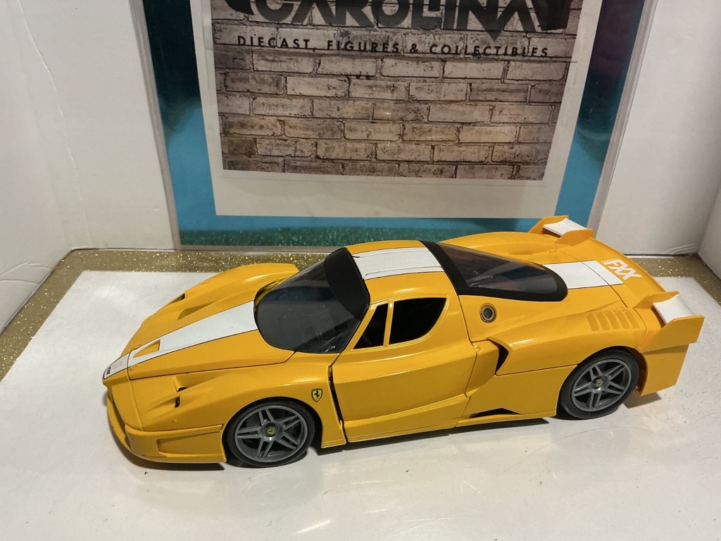 1:18 HOTWHEELS ELITE FERRARI FXX YELLOW ON BLACK image