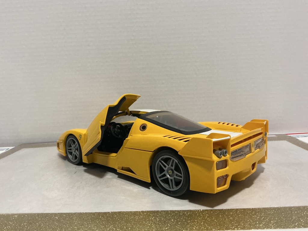 1:18 HOTWHEELS ELITE FERRARI FXX YELLOW ON BLACK image