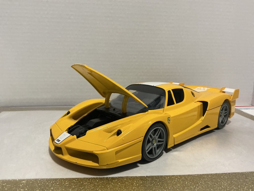 1:18 HOTWHEELS ELITE FERRARI FXX YELLOW ON BLACK image