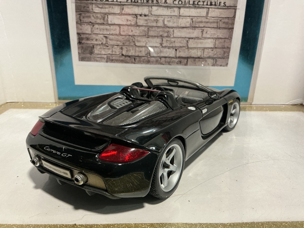 1:18 MAISTO PORSHE CARRERA 6T BLACK ON GREY image