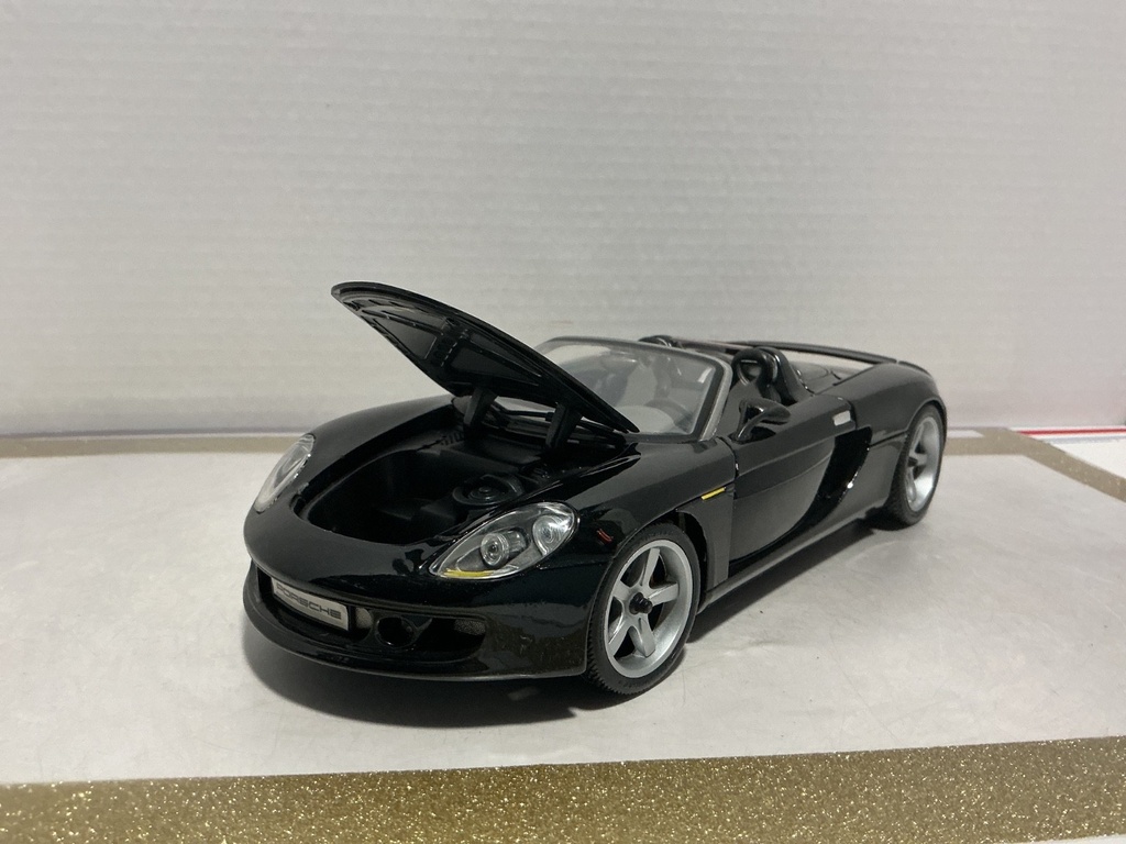 1:18 MAISTO PORSHE CARRERA 6T BLACK ON GREY image