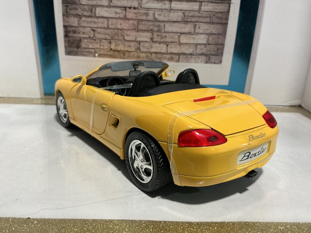 1:18 SOLIDO 1998 PROSHE BOXSTER YELLOW ON BLACK image