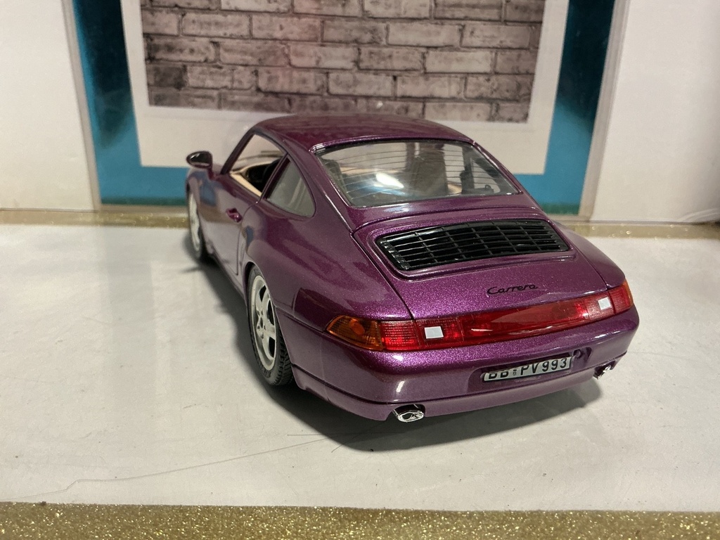 1:18 PORSHE 911 BURAGO PURPLE ON TAN image