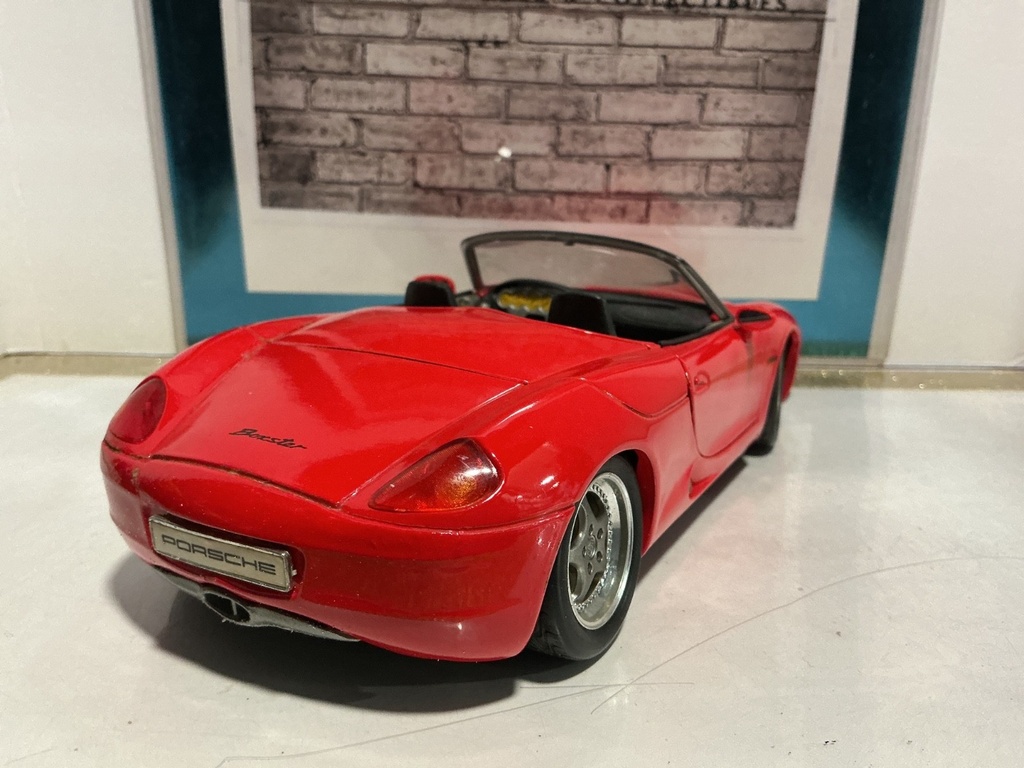 1:18 MAISTO PORSHE BOXSTER RED ON BLACK image