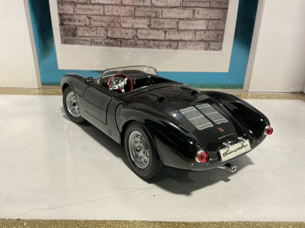 1:18 MAISTO PORSHE 550A SPYDER BLACK ON RED image