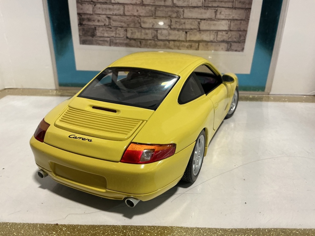 1:18 GATE R PORSHE CARERA 996 COUPE YELLOW ON BLACK image