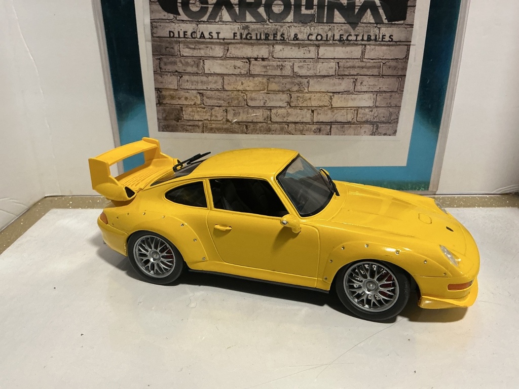 1:18 ANSON PORSCHE 911 GT2 YELLOW ON BLACK! image