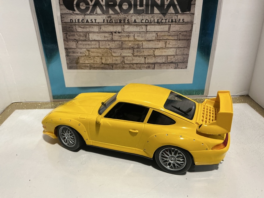 1:18 ANSON PORSCHE 911 GT2 YELLOW ON BLACK! image