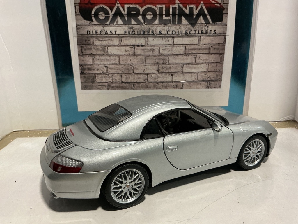 1:18 HOT WHEELS PORSCHE 911 SILVER ON BLACK image