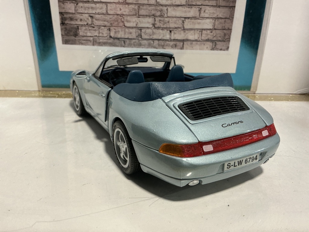 1:18 MAISTO 1994 PORSHE 911 CARRERA BLUE ON BLUE image