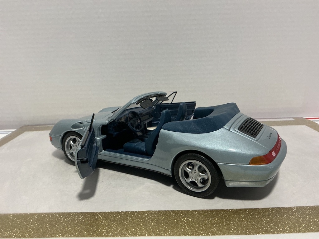 1:18 MAISTO 1994 PORSHE 911 CARRERA BLUE ON BLUE image