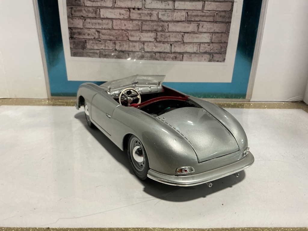 1:18 MAISTO 1948 PORSHE ROADSTER (MISSING TRUNK) SILVER AND RED image