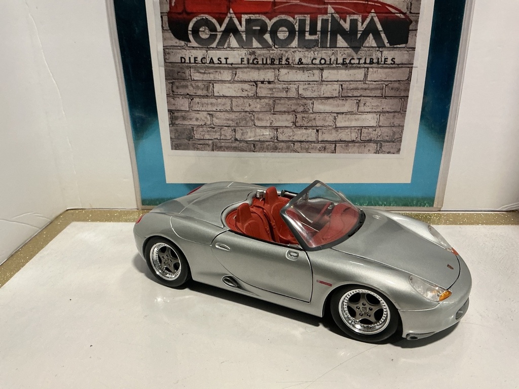 1:18 MAISTO PORSCHE BOXSTER SILVER ON RED image