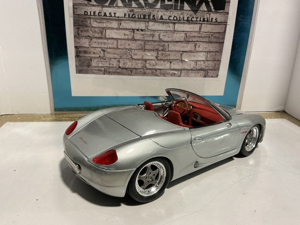 1:18 MAISTO PORSCHE BOXSTER SILVER ON RED image