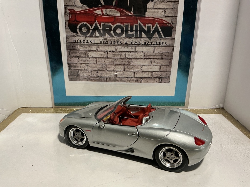 1:18 MAISTO PORSCHE BOXSTER SILVER ON RED image