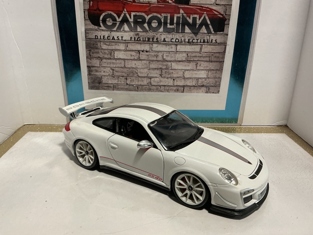 1:18 BURAGO PORSCHE GT3 RS 4.0 WHITE ON RED image