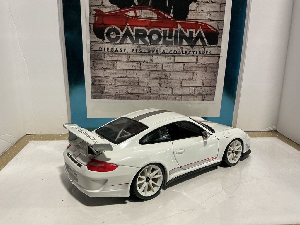 1:18 BURAGO PORSCHE GT3 RS 4.0 WHITE ON RED image