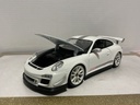 1:18 BURAGO PORSCHE GT3 RS 4.0 WHITE ON RED image