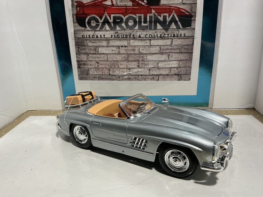 1:18 BURAGO  ITALY 1954 MERCEDES 300 SL SILVER ON TAN WITH LUGGAGE RACK image