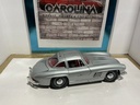 1:18 BURAGO  ITALY 1954 MERCEDES 300 SL GULLWING SILVER ON RED image