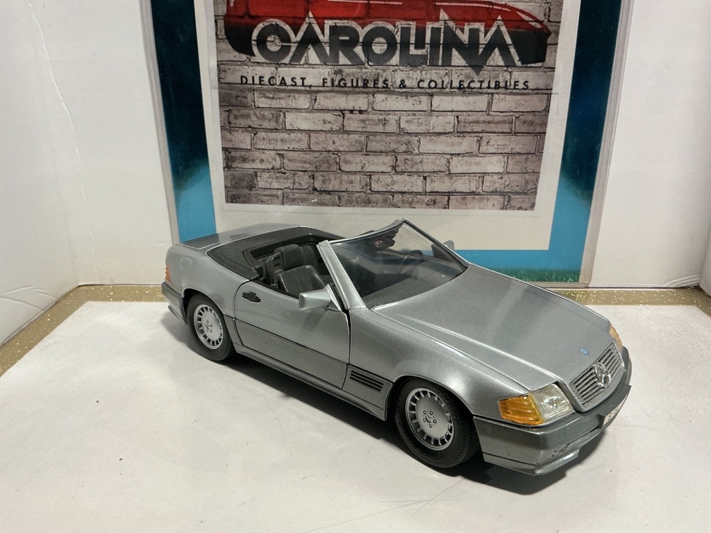 1:18 MAISTO 1989 MERCEDES 500SC GREY ON GREY image