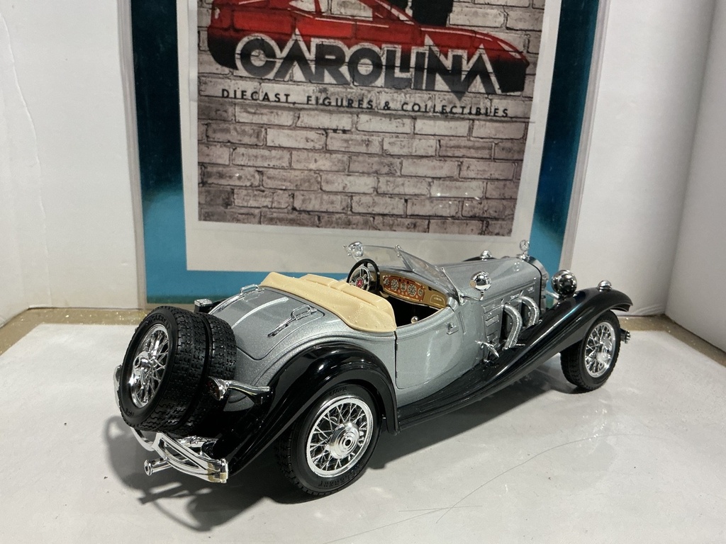 1:18 BURAGO ITALY 1936 MERCEDES  500K BLACK/SILVER ON TAN image